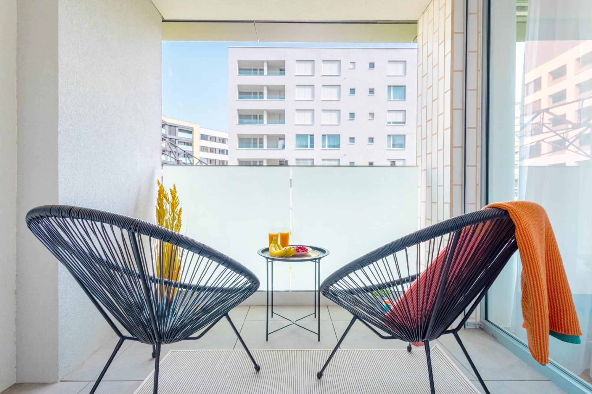 Yellow Apartment - Balcony, Free Parking, By Gravity プラハ エクステリア 写真