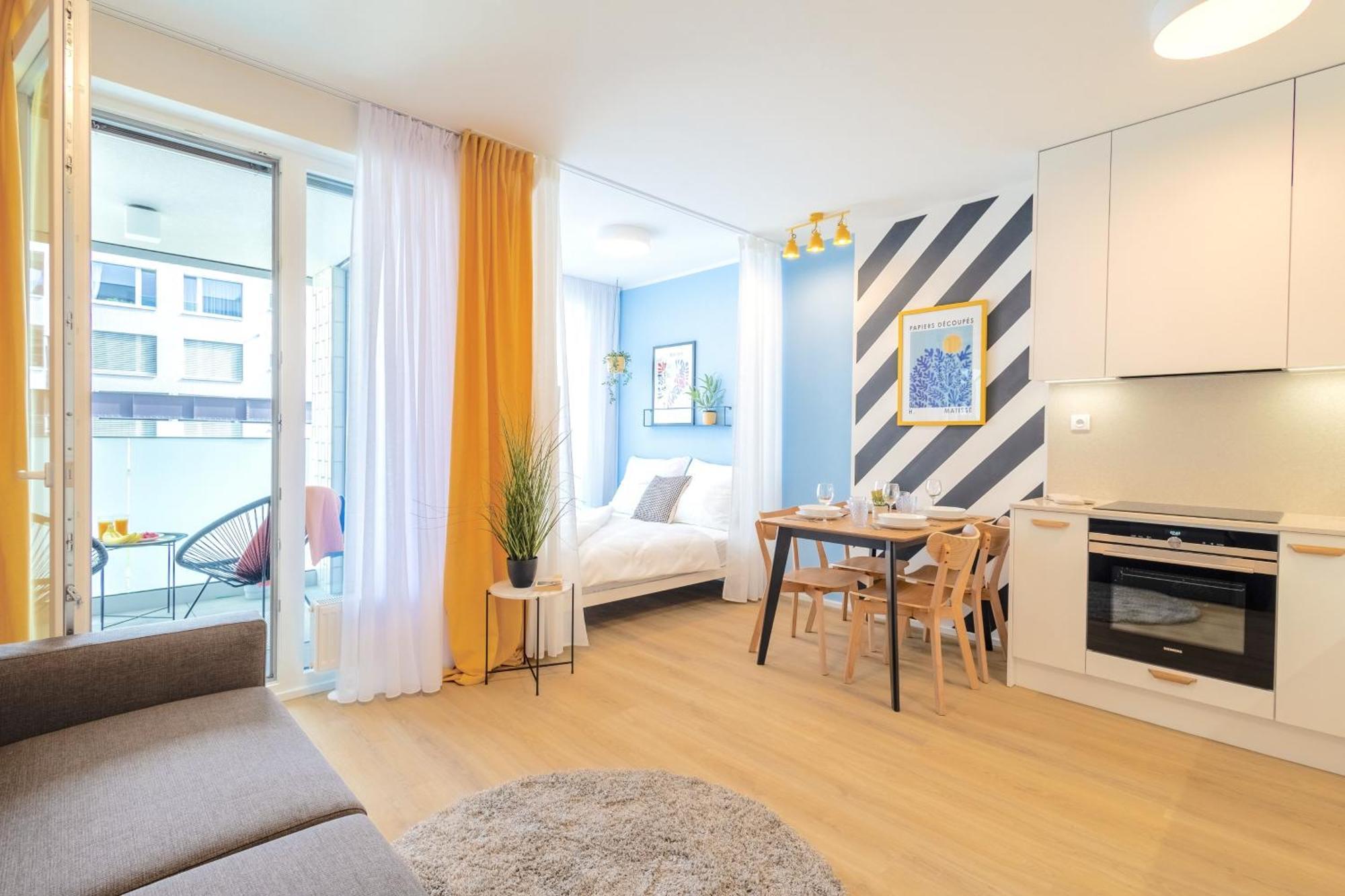 Yellow Apartment - Balcony, Free Parking, By Gravity プラハ エクステリア 写真