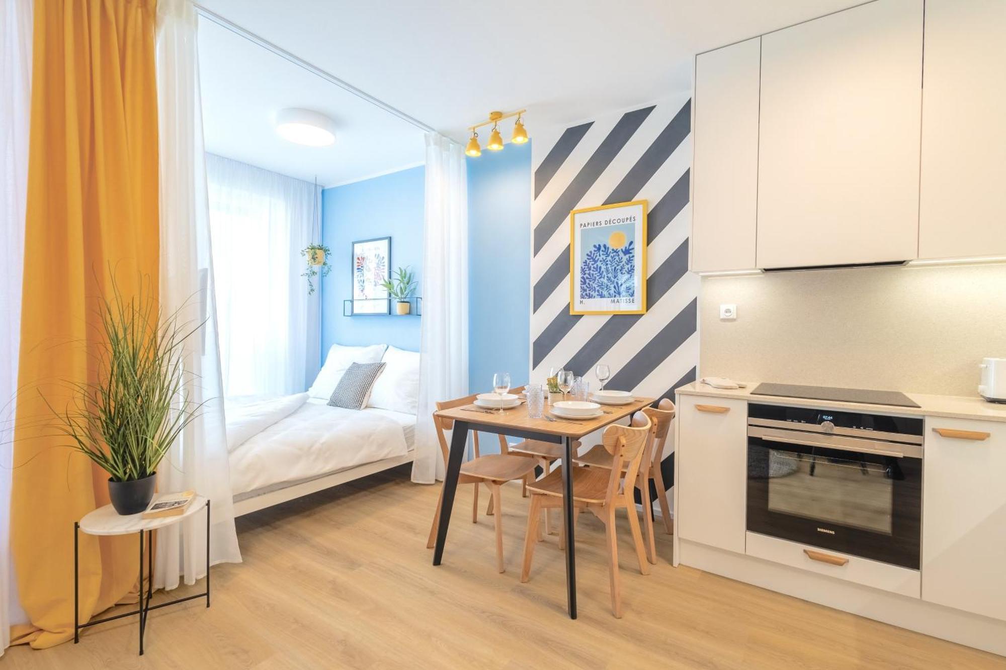 Yellow Apartment - Balcony, Free Parking, By Gravity プラハ エクステリア 写真