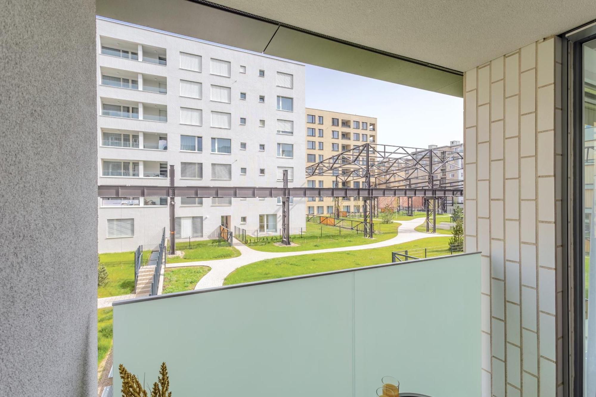 Yellow Apartment - Balcony, Free Parking, By Gravity プラハ エクステリア 写真