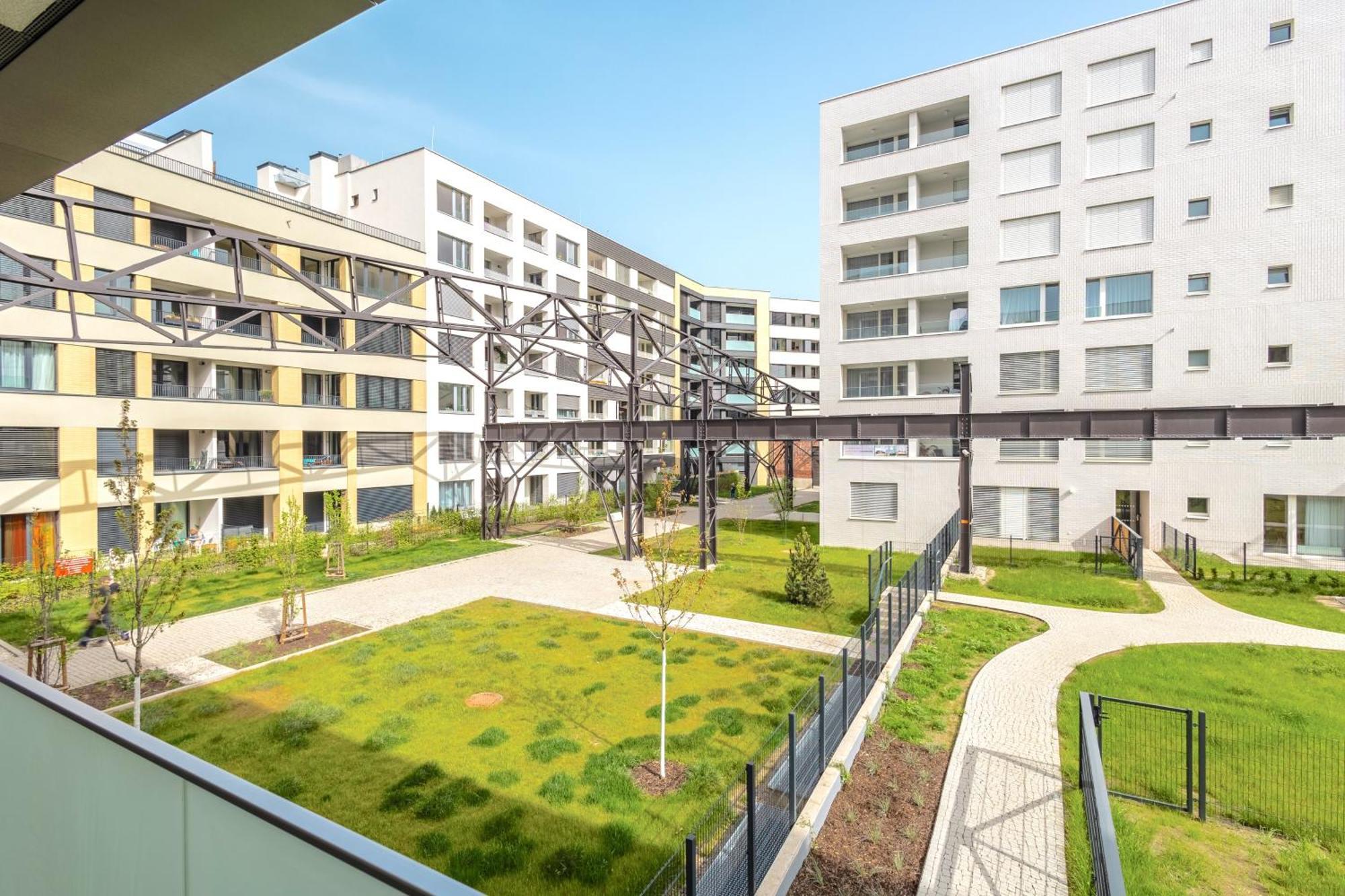 Yellow Apartment - Balcony, Free Parking, By Gravity プラハ エクステリア 写真