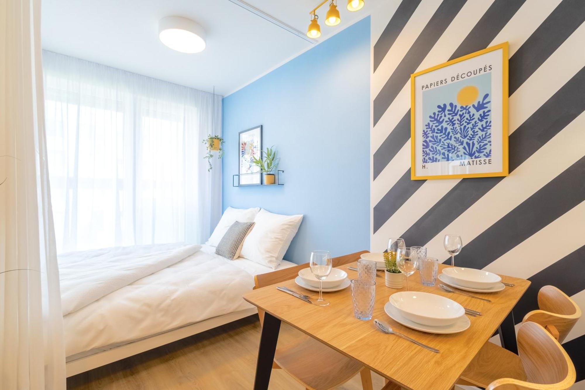 Yellow Apartment - Balcony, Free Parking, By Gravity プラハ エクステリア 写真